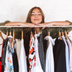 Mode-Psychologie: Wie das richtige Kleid Ihr Selbstvertrauen für jeden wichtigen Anlass stärkt