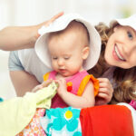 Unterwegs mit Baby: So wird aus Gepäckchaos ein System